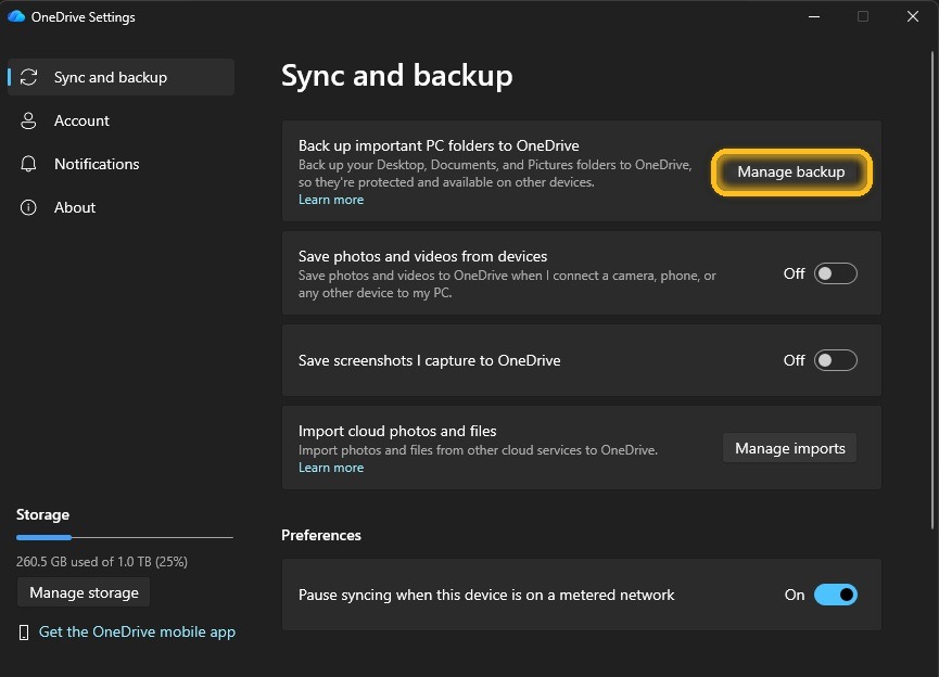 หน้า Sync and backup ใน OneDrive Settings เปิด Manage backup และดูพื้นที่จัดเก็บที่ใช้ไป