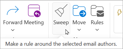 เลือก Sweep จากแถบเมนูใน Outlook on the web