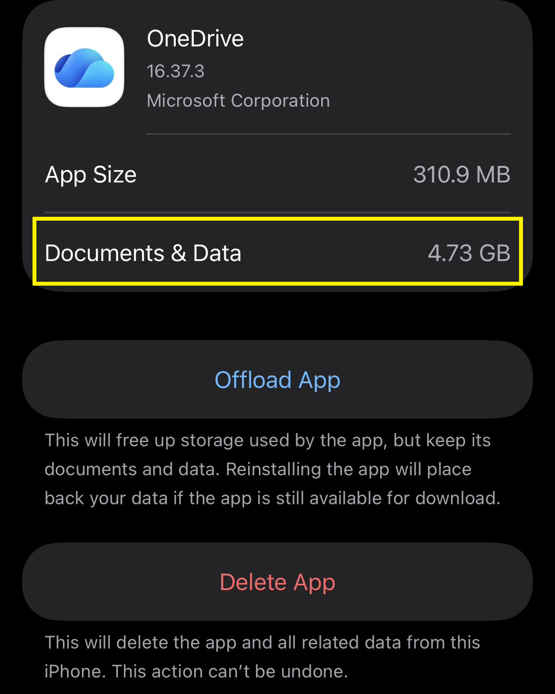 หน้าจอพื้นที่เก็บข้อมูล iPhone ของแอป OneDrive แสดง App Size และ Documents & Data พร้อมปุ่ม Offload App กับ Delete App