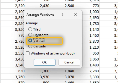 กล่อง Arrange Windows ของ Excel เลือก Vertical เพื่อวางสองหน้าต่างข้างกัน